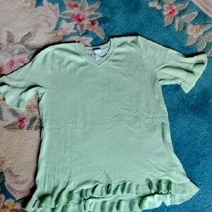 ISAAC MIZRAHI SHORT SLEEVE, VNECK, RUFFLE TRIM MINT GREEN SWEATER. MEDIUM.NWOT